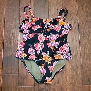 Time & Tru floral print swimsuit size 0X (14W)